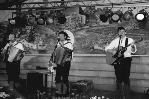 images/cards/history/img2001.jpg